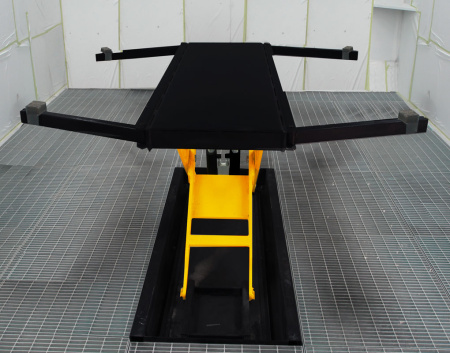 Up2paint lift. Automatic arms.Pneumo hydraulic control pump